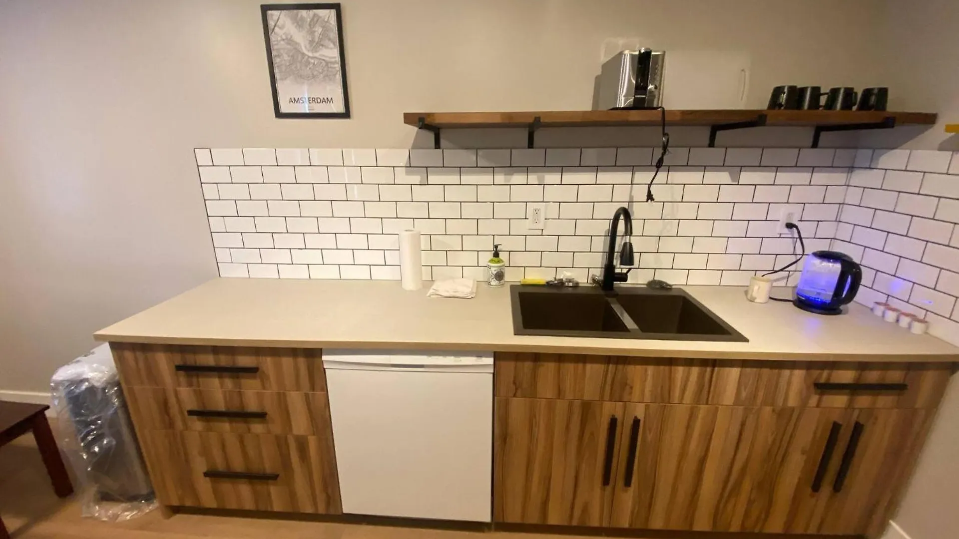אדמונטון Newly Renovated 1Br1Ba With Asian Style Tea Room 0*,  קנדה