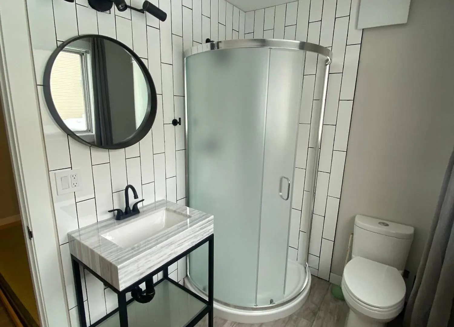 Pensjonat Newly Renovated 1Br1Ba With Asian Style Tea Room Edmonton