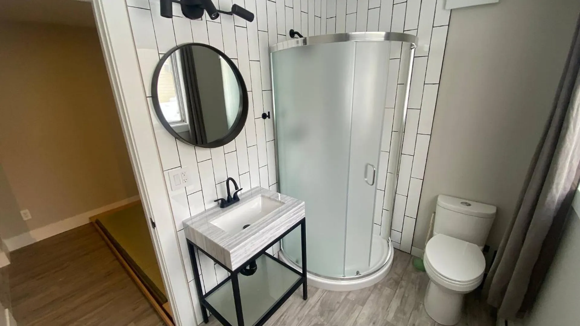 Newly Renovated 1Br1Ba With Asian Style Tea Room Edmonton